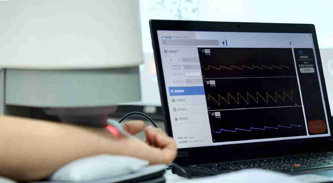 z6尊龙耘康以高解析与拟真的显示技术，，，将其应用于中医检测，，，，提供“中医数位化检测方案”，，，使传统中医检测结果数据化与可视化