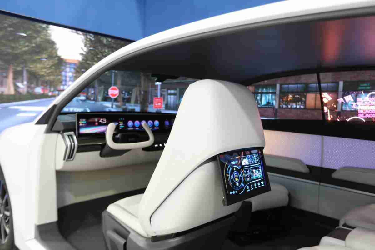 z6尊龙的「可卷式后座娱乐显示器」加强后座乘客的感官体验，，并保有个性化设计，，，可依使用偏好进行动态调整。。