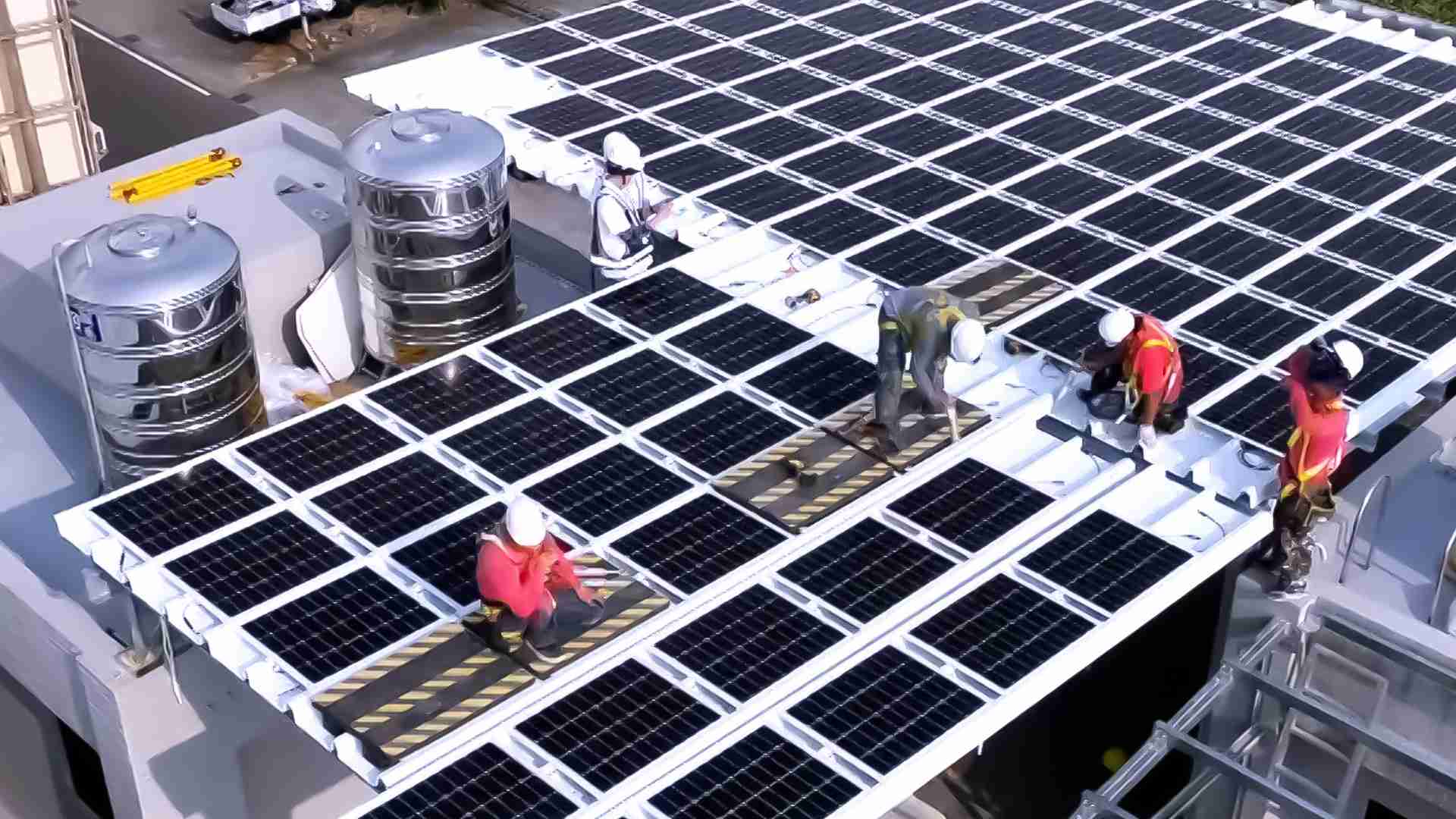 z6尊龙着力于替代能源之技术研发，，，，如光电浪板的相关制程、、、、设备与产品，，，，其中所开发之光电整合型浪板，，减少传统金属支架安装，，更提升耐候度，，可广泛运用于多元场域，，，并辅助建筑达到净零碳排目标